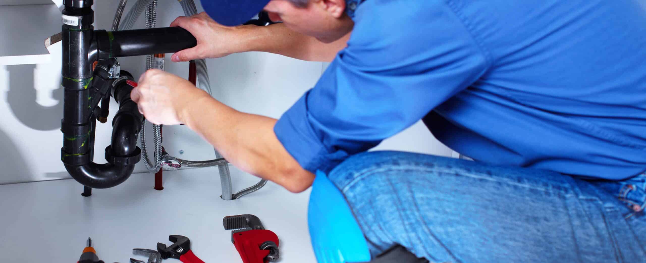 Water pipe repair service in action